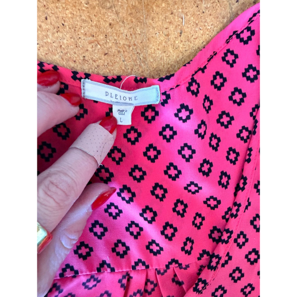 PLEIOHE Tops - Women's PLEIOHE Pink & Black Patterned Tank Top L
